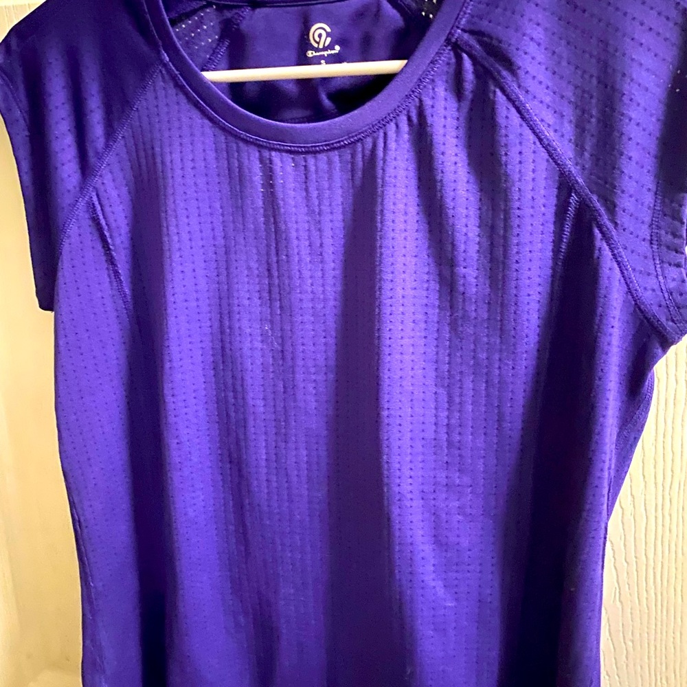 Champion Ladies Workout Shirt w/Cute Back Size Small